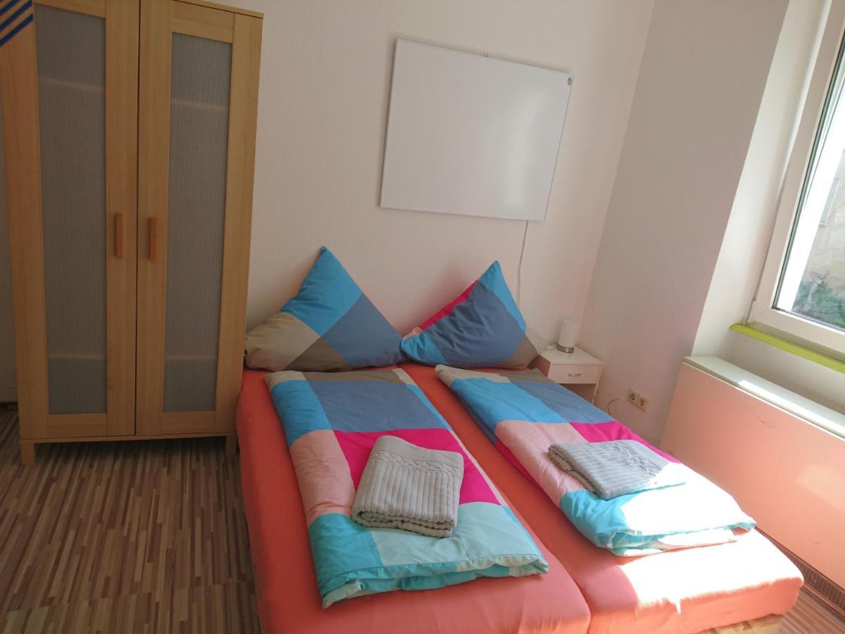 Nest City - Not A Hotel, Private Room With Shared Showers, No Parking, Breakfast, Or Kitchen, Towels Available For A Fee, Check-In 4 Pm To 11 Pm Konstanz Exterior photo